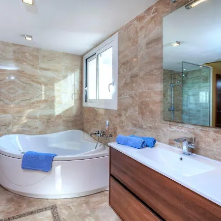 Vuiton By Interhome Tatil Evi *